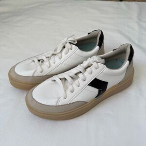 Dr. Scholl's White and Black Sneakers